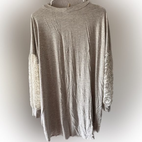 Roomy long sleeve grey top with lace sleeves - Picture 3 of 5